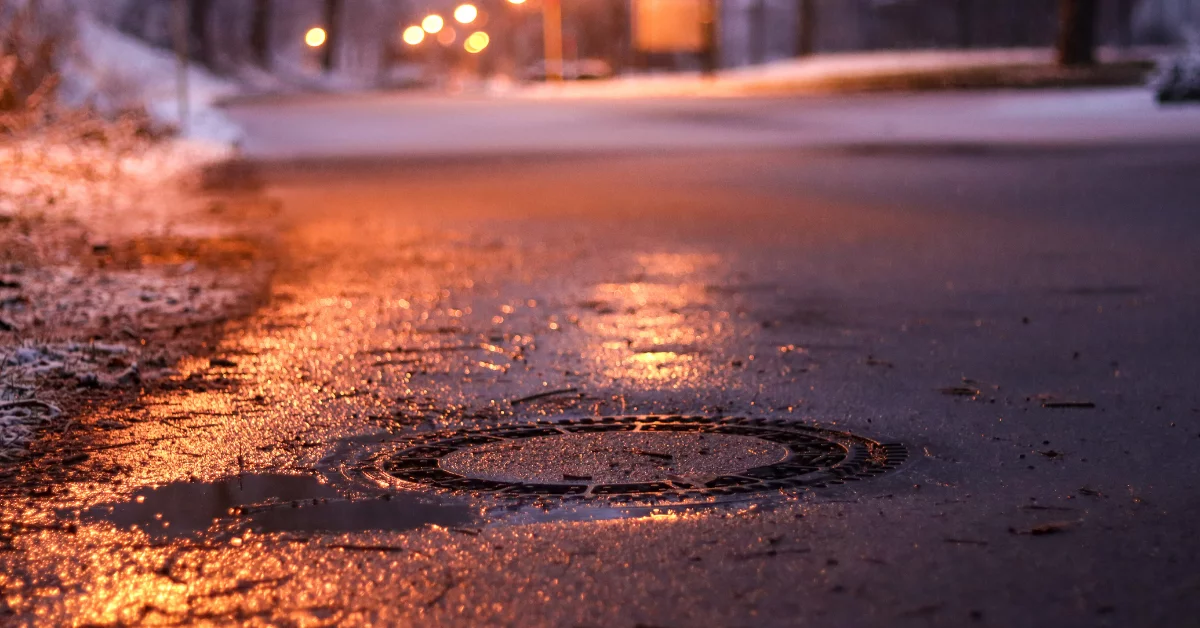 Drogi zamieniają się w lodowiska. Niebezpiecznie w powiecie mieleckim