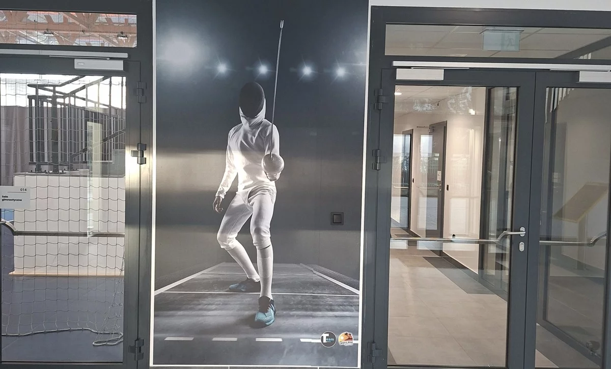 Szermierka w Szkole Podstawowej nr 8 w Mielcu – przykład skutecznej współpracy na rzecz rozwoju dzieci