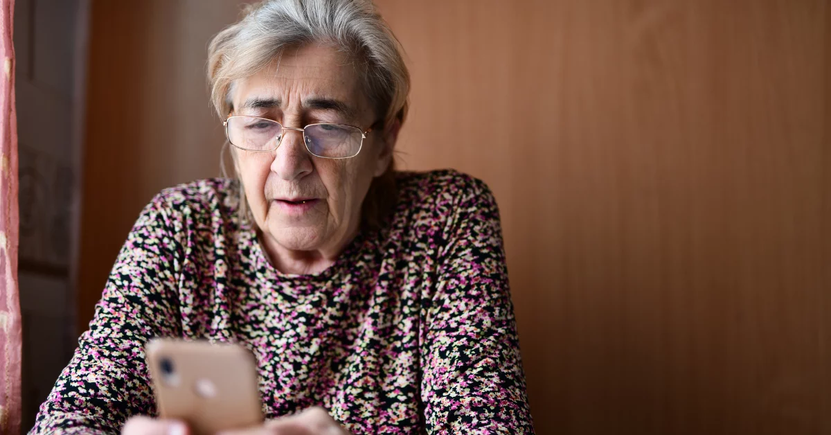 Grupa oszustów przed sądem. Podszywali się pod rodzinę ofiar