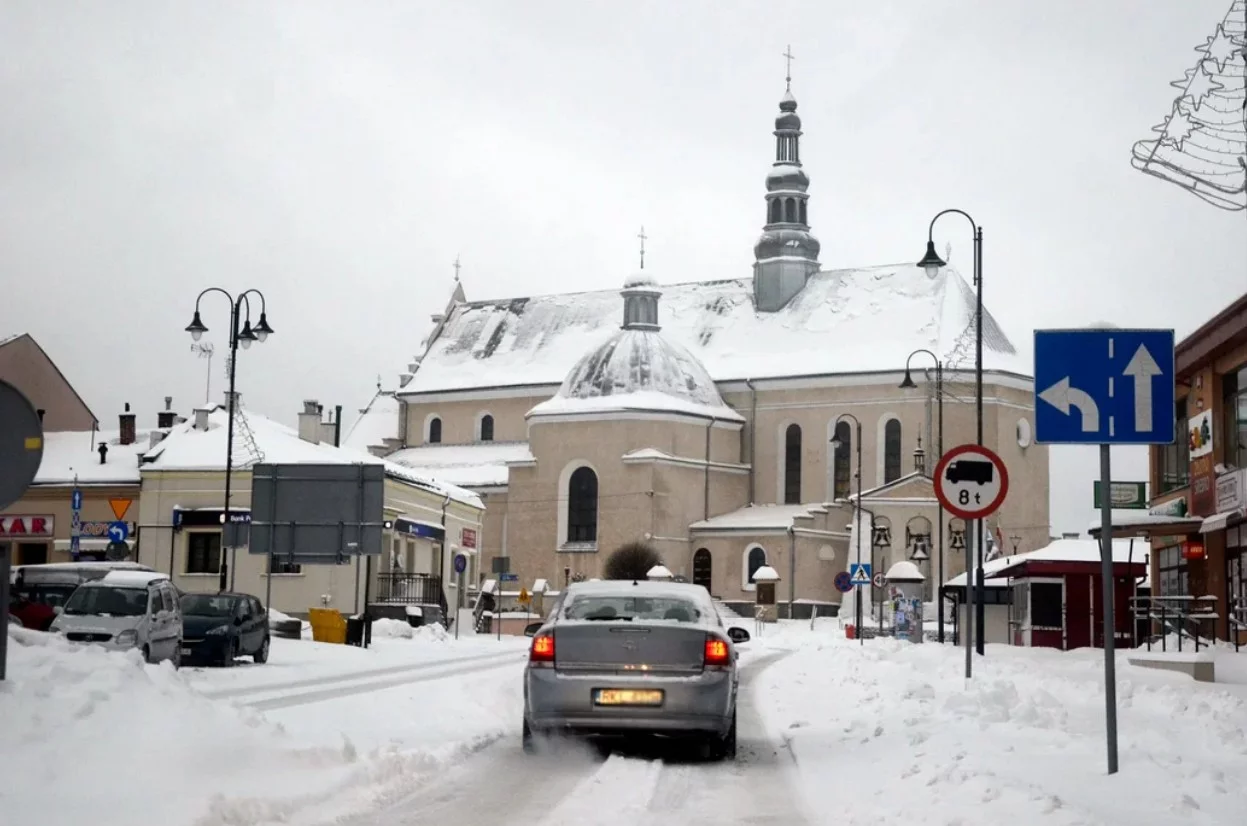 Zima uderzyła w Kolbuszową i województwo podkarpackie. Intensywne opady śniegu i silny mróz