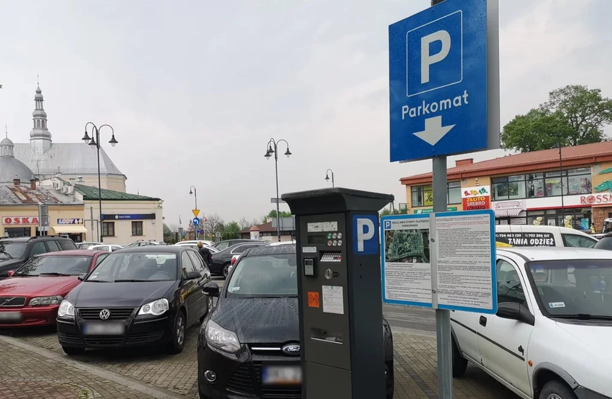 Drożej za parkowanie na rynku. Takiej kwoty chce urząd od kierowców