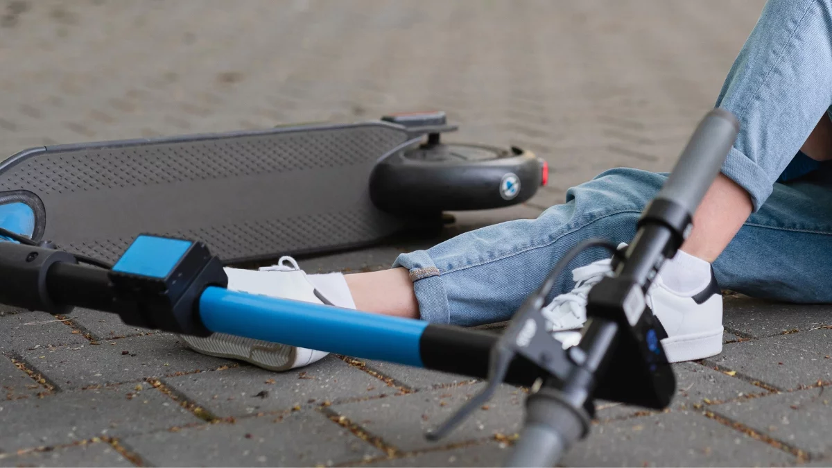 O włos od tragedii w Majdanie Królewskim. 11-latek przewrócił się na elektrycznej hulajnodze