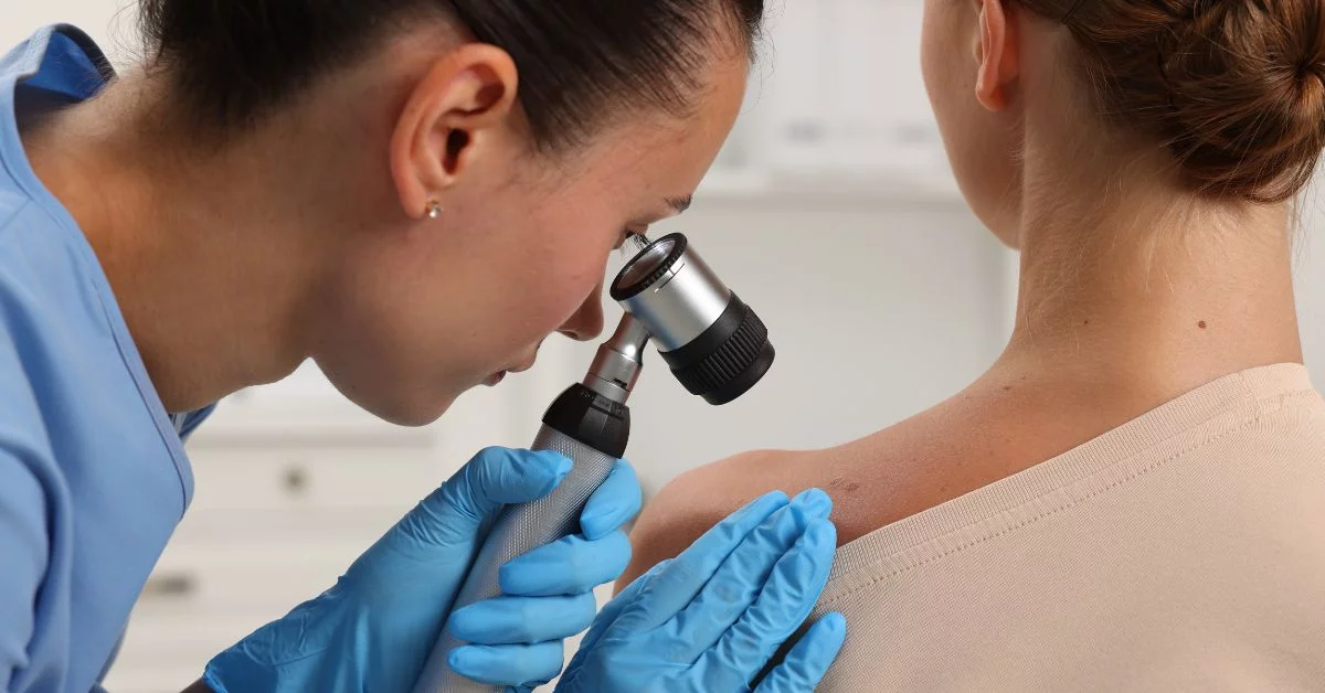 „Twoja skóra pod kontrolą” – darmowe badania dermatologiczne w Niwiskach