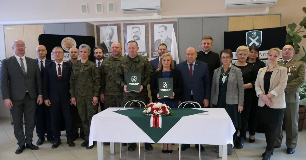 Ważne wydarzenie w Zespole Szkół Technicznych w Kolbuszowej. Podpisanie porozumienia z 18. Brygadą Artylerii [ZDJĘCIA - WIDEO]