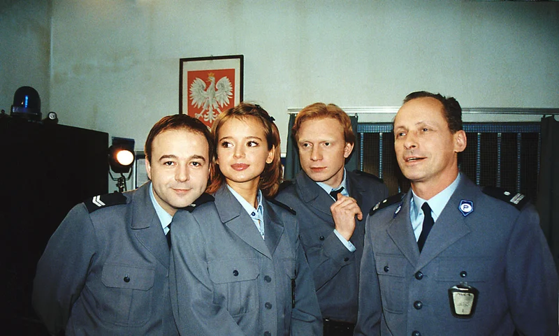 Obrazek do pytania - Przez ile lat emitowany był serial „Złotopolscy”?