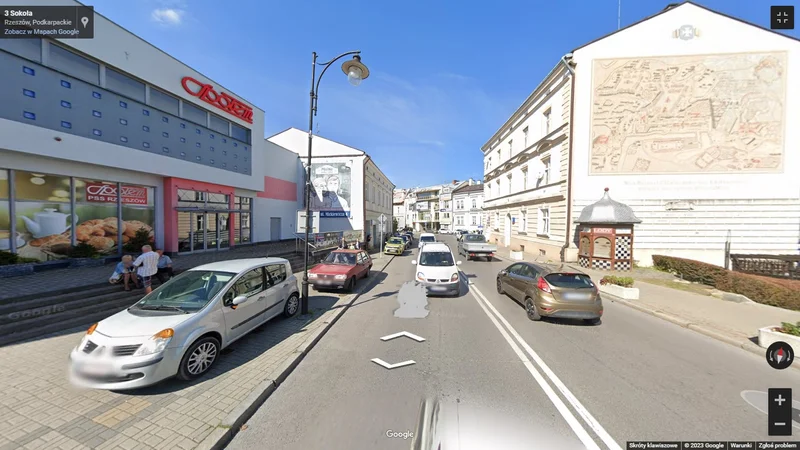 Obrazek do pytania - Miejsce dobrze znane, obok zabytkowa trafika. Gdzie jesteśmy?