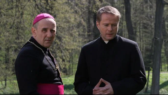 Obrazek do pytania - Siedziba serialowego biskupa mieści się w?