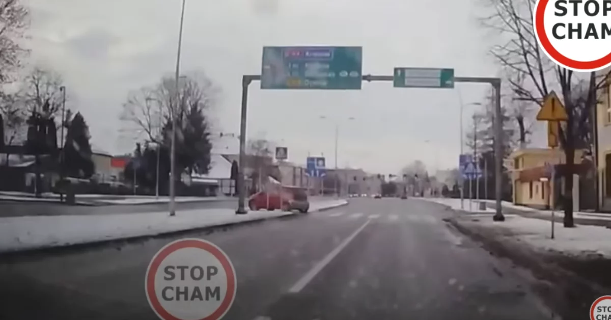 Zawrócił na przejściu dla pieszych na Lwowskiej w Rzeszowie! Szokująca sytuacja na drodze – wszystko nagrała kamera [WIDEO]