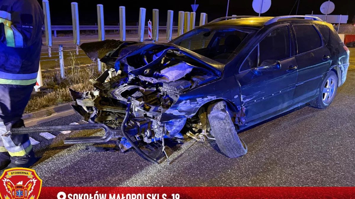 Wypaek na S19 w powiecie rzeszowskim. Samochód wjechał w bariery [ZDJĘCIA]