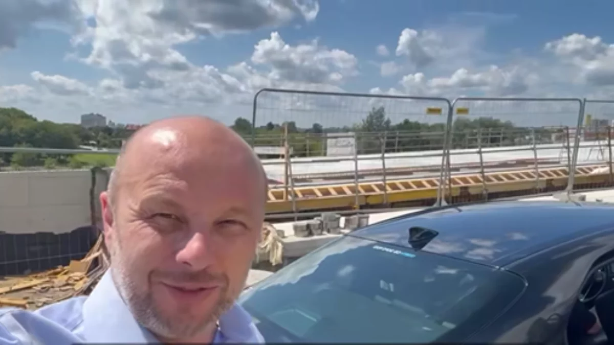 Pierwszy w historii przejazd po Wisłokostradzie. Prezydent Rzeszowa Konrad Fijołek inauguruje drogę [WIDEO]