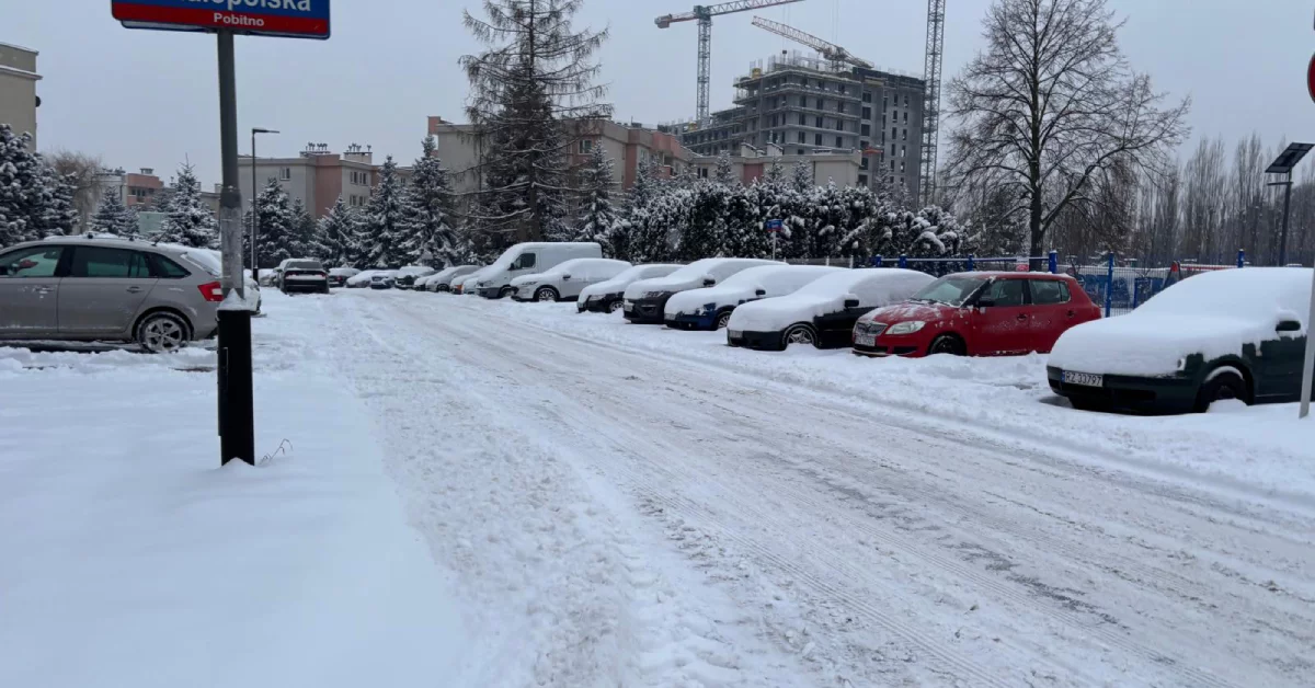 Tragiczne warunki na drogach w Rzeszowie i powiecie. Zablokowane ulice i wypadki. Atak zimy w Rzeszowie [ZDJĘCIA] [WIDEO]