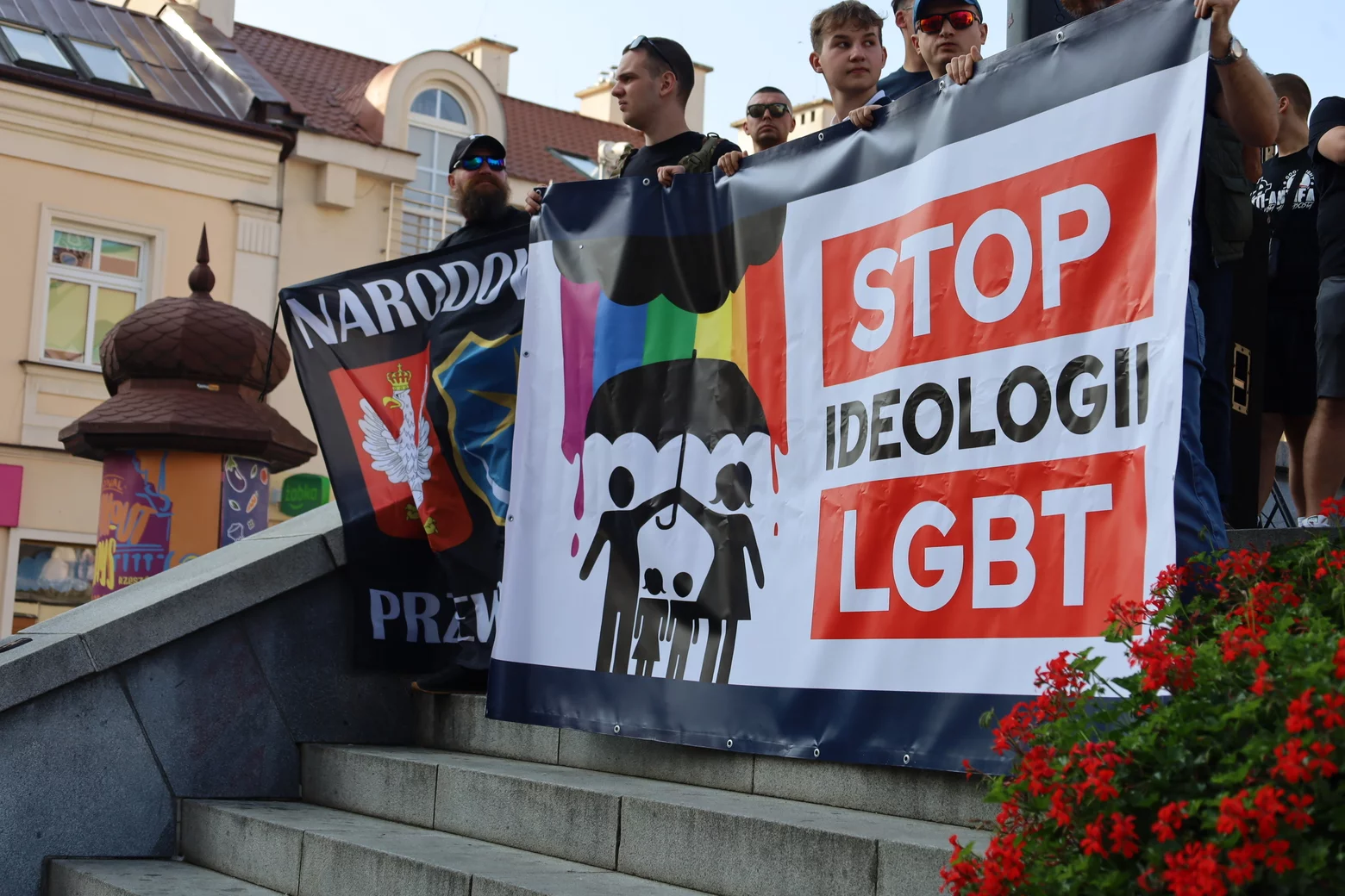 "STOP ideologii LGBT". Kontrmanifestacja przeciwko Marszowi Równości w Rzeszowie [ZDJĘCIA]