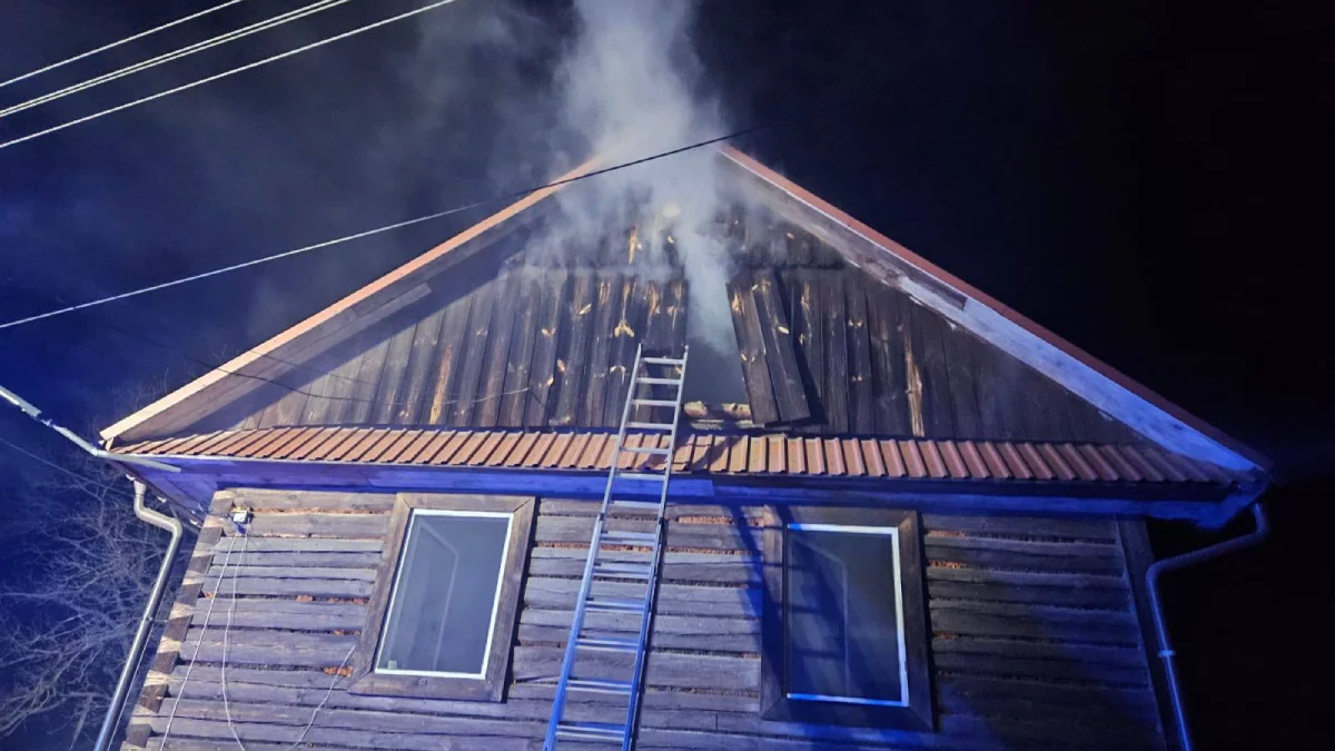 Pożar na Bziance w Rzeszowie. Palił się dom jednorodzinny [ZDJĘCIA]