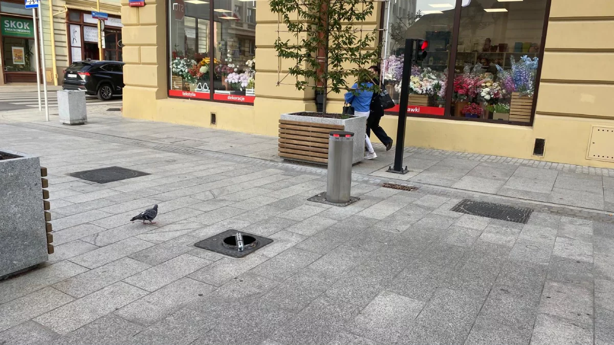 W Rzeszowie to wszystko rozwalą! Dewastacja słupków na ulicy Grunwaldzkiej [ZDJĘCIA]