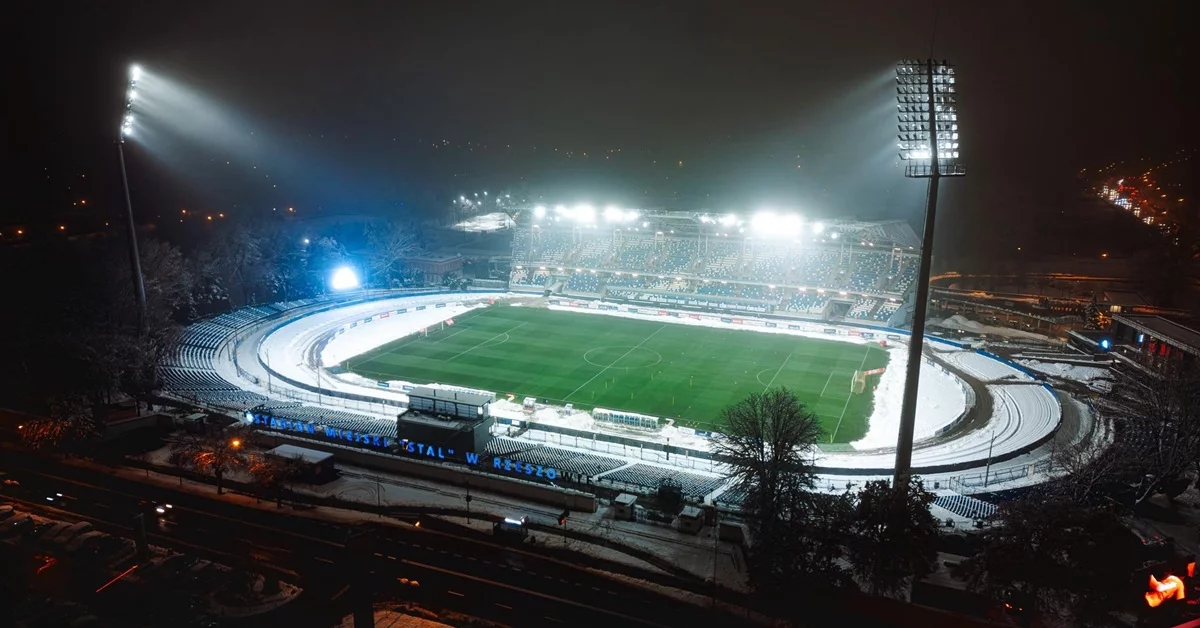 Stal Rzeszów, Resovia i problem z kolorem krzesełek