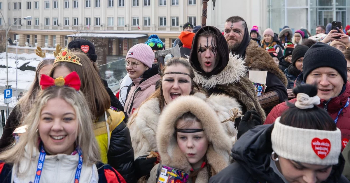 Rzeszowski Rynek znów zagrał z WOŚP. Tłumy mieszkańców i dobra energia mimo zimna [ZDJĘCIA]