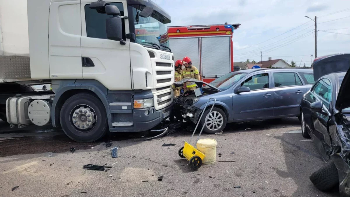 Wypadkowe skrzyżowanie obok Rzeszowa. Sporo wypadków i kolizji [ZDJĘCIA]