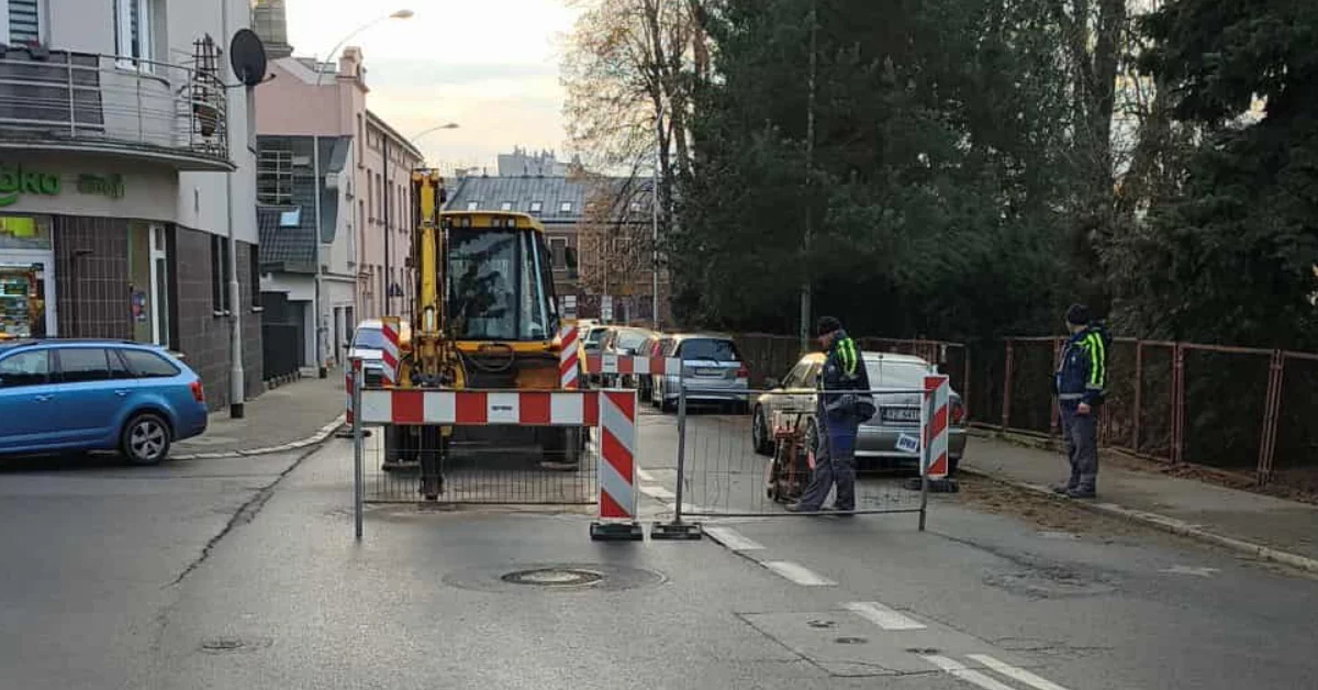 Uwaga, kierowcy! Tędy nie przejedziecie. Całkowicie zablokowana ulica w centrum Rzeszowa