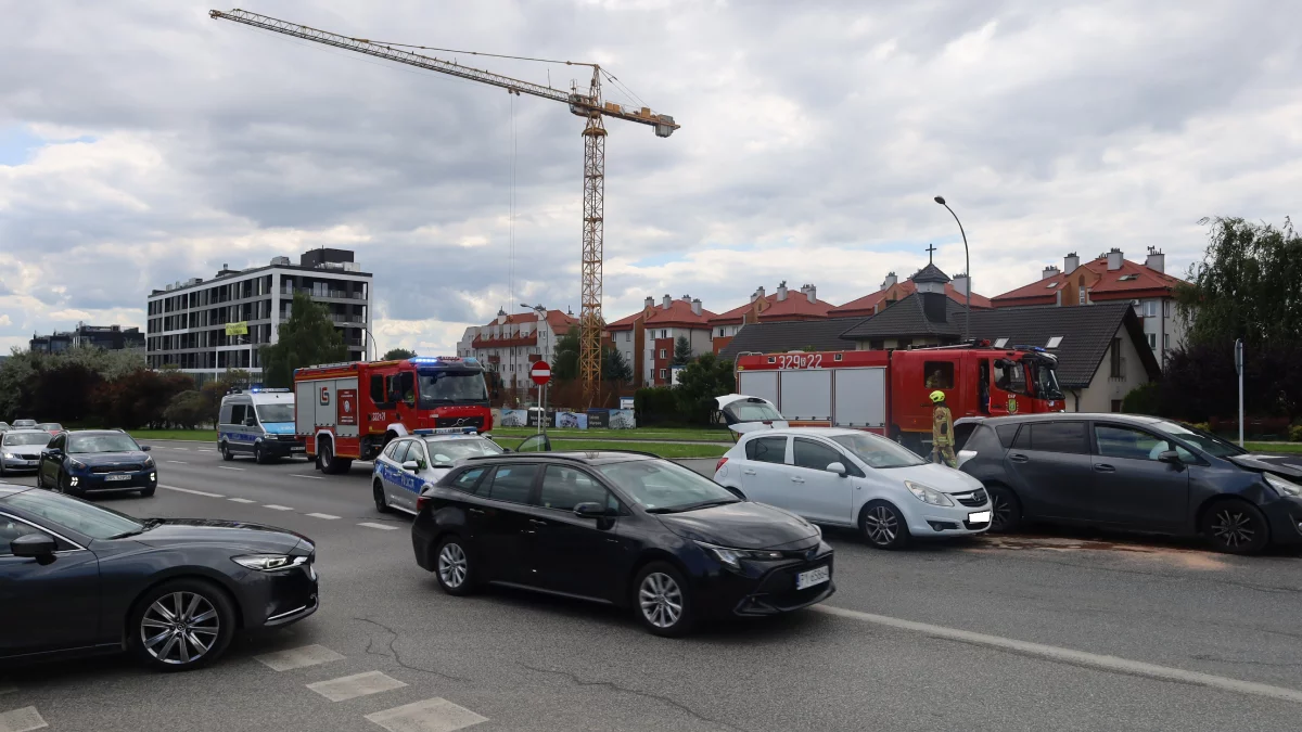 Nie ustąpił pierwszeństwa i doprowadził do wypadku. Co wydarzyło się na alei Armii Krajowej w Rzeszowie [ZDJĘCIA]