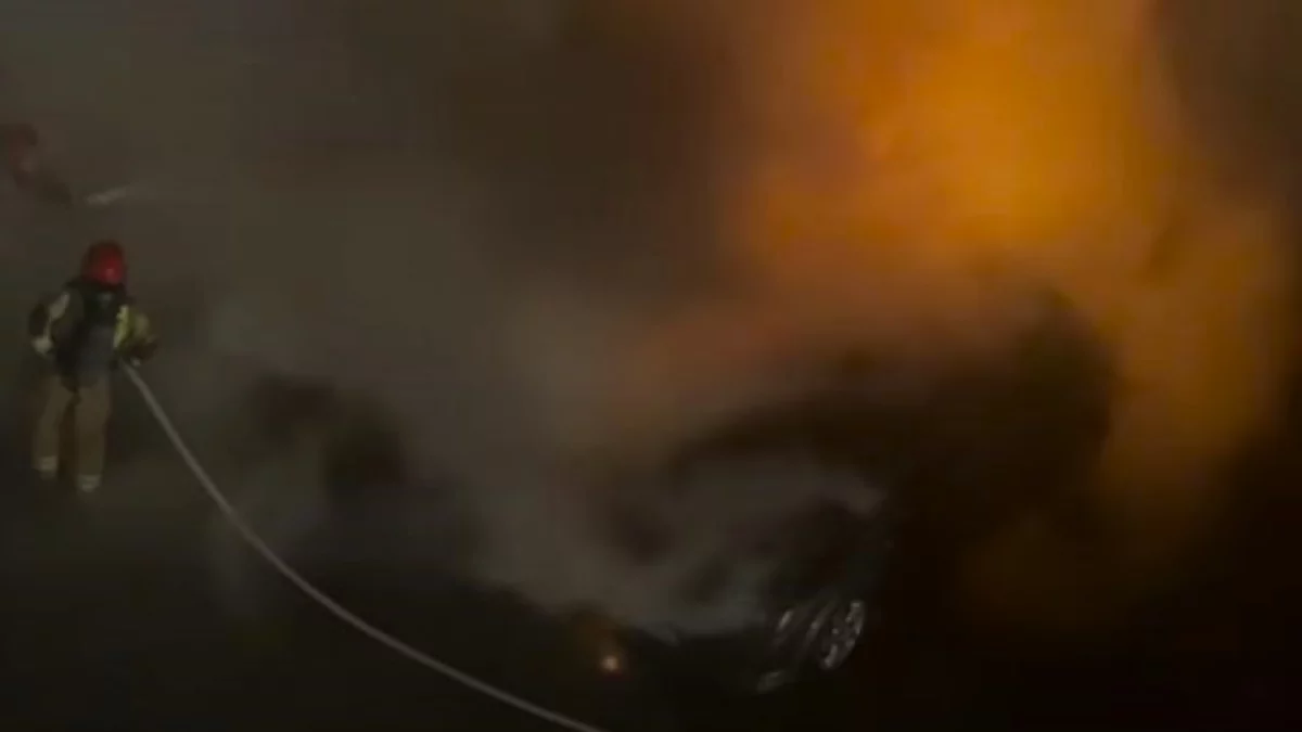 Pożar trzech samochodów na osiedlu w Rzeszowie