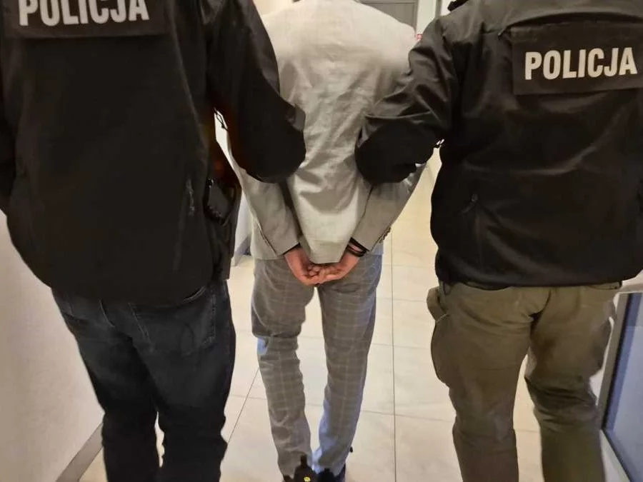 Przyjechał po 50 tysięcy złotych. Przyłapany na gorącym uczynku wyjechał w kajdankach