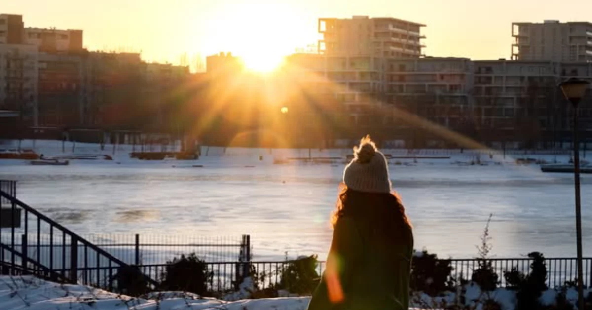 Wisłok w zimowej aurze wygląda jakby... nie z tej ziemi. Piękny krajobraz Rzeszowa na zamarzniętej rzece [ZDJĘCIA]
