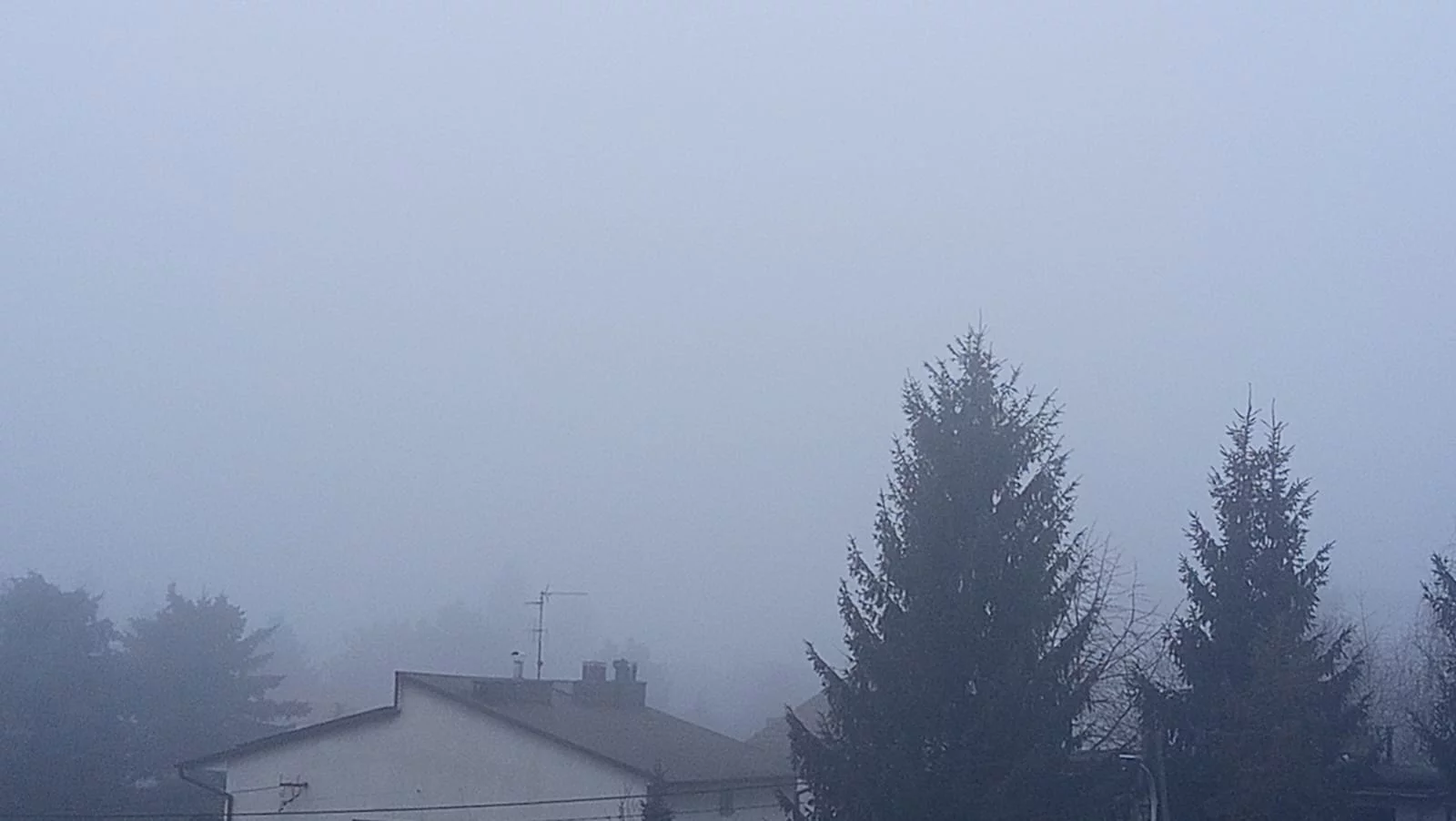 Trudna sytuacja na drogach w Rzeszowie i okolicy. Apel o ostrożnosć