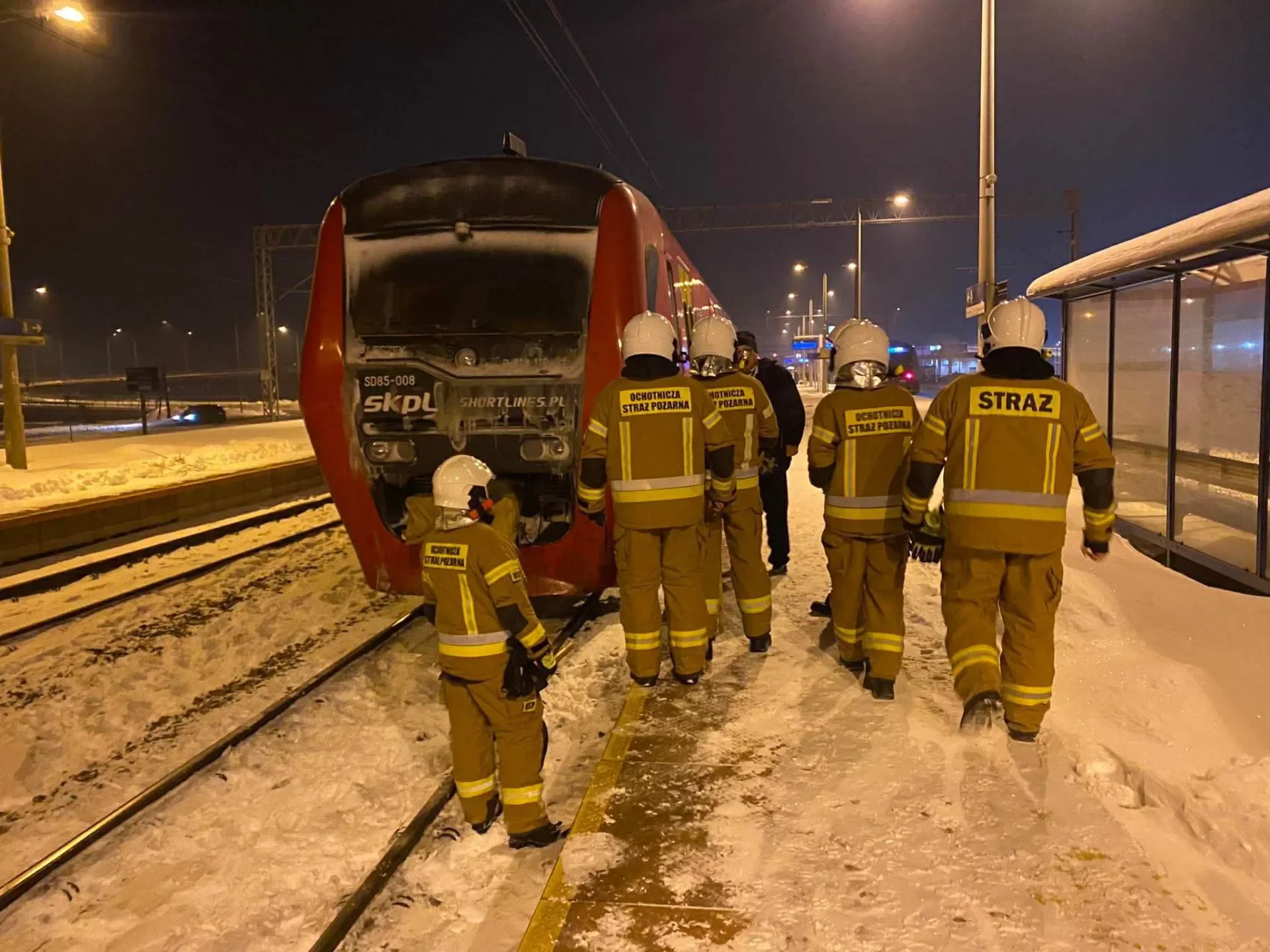 Nocne zatrzymanie pociągu z Rzeszowa. Ewakuowano blisko 200 osób