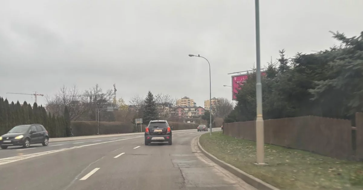 Droga w Rzeszowie pełna pułapek. Aleja Niepodległości w fatalnym stanie! [ZDJĘCIA]