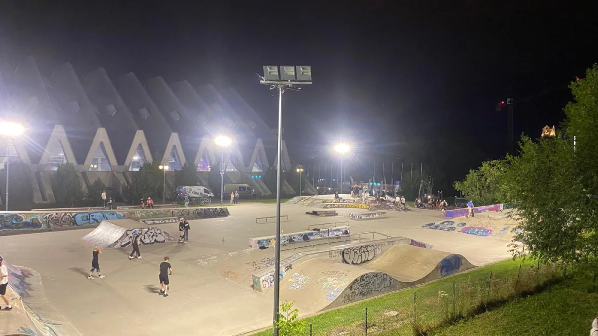 Nocne jazdy w Rzeszowie. Skatepark otwarty i oświetlony do 24:00 [ZDJĘCIA]