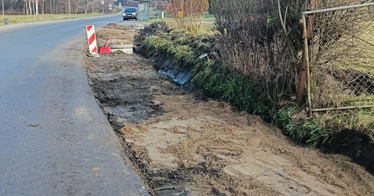 Nowe przejście dla pieszych w powiecie rzeszowskim. Poprawa bezpieczeństwa i komfort dla mieszkańców [ZDJĘCIA]