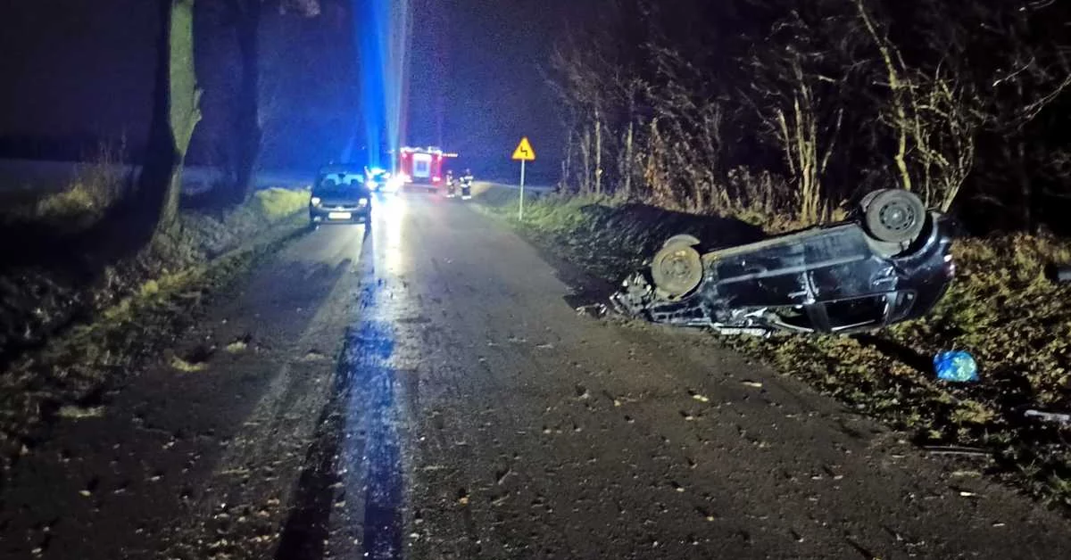 18-latka straciła panowanie nad autem i dachowała. Trzy osoby ranne