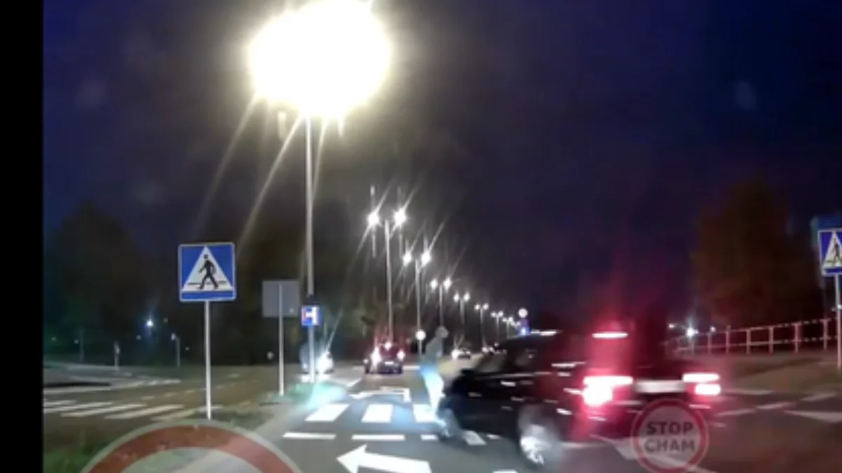 Cudem uniknął śmierci na przejściu dla pieszych w Rzeszowie na ulicy Lubelskiej. Wszystko nagrała kamera [WIDEO]