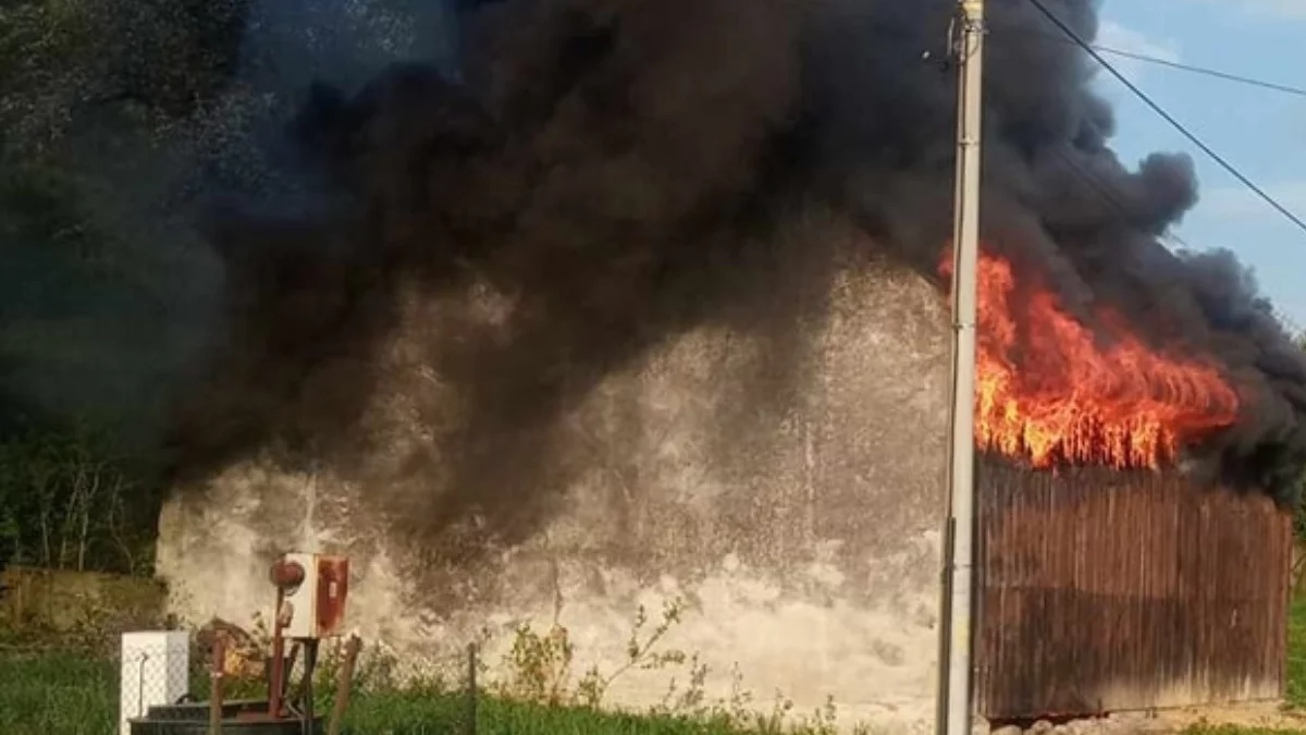 Pożar stodoły w regionie. Ogromne kłęby dymu pojawiły się na niebie [ZDJĘCIA]