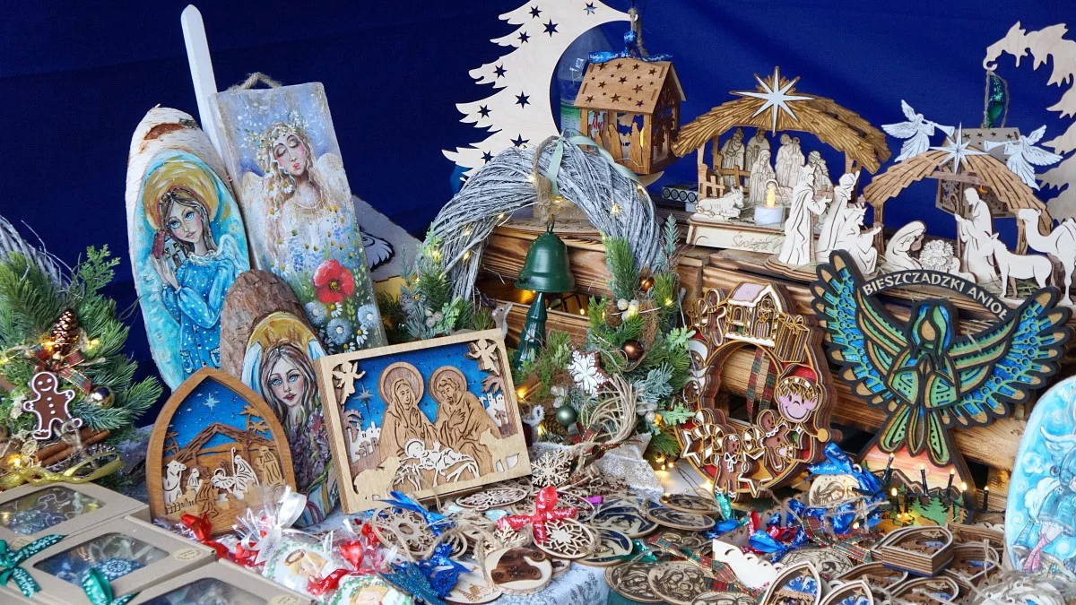 Świąteczna tradycja w Lesku. Co w tym roku czeka odwiedzających jarmark? [ZDJĘCIA]