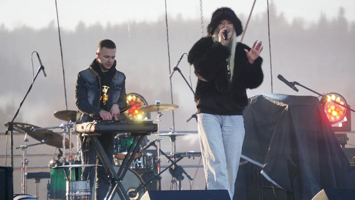 W internecie gromadzi miliony słuchaczy. Teraz zagrała koncert w Bieszczadach [ZDJĘCIA]