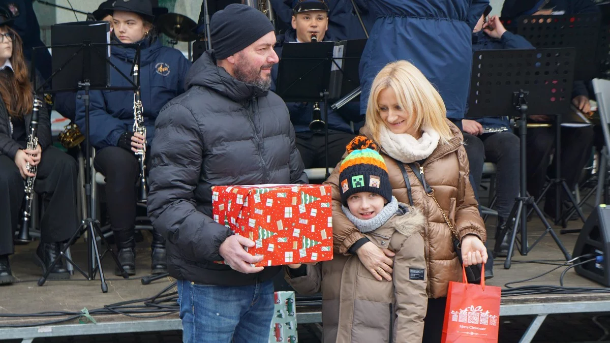 Z Bieszczad w "świat". Lokalna inicjatywa pomocy nabiera ogólnopolskiego wymiaru [WIDEO]