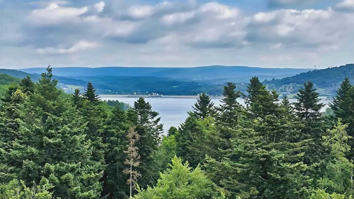 Nowy punkt widokowy w Polańczyku – panorama Bieszczadów w pełnej krasie