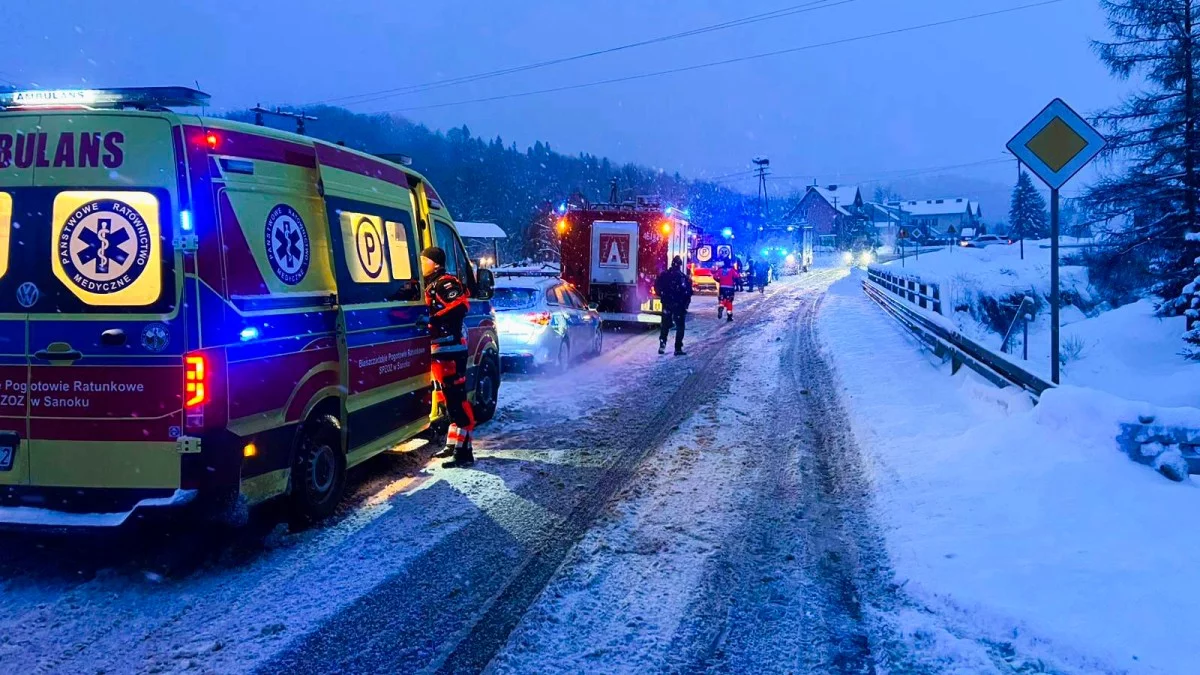 Zderzenie na drodze w Bieszczadach. Były osoby poszkodowane [ZDJĘCIA]