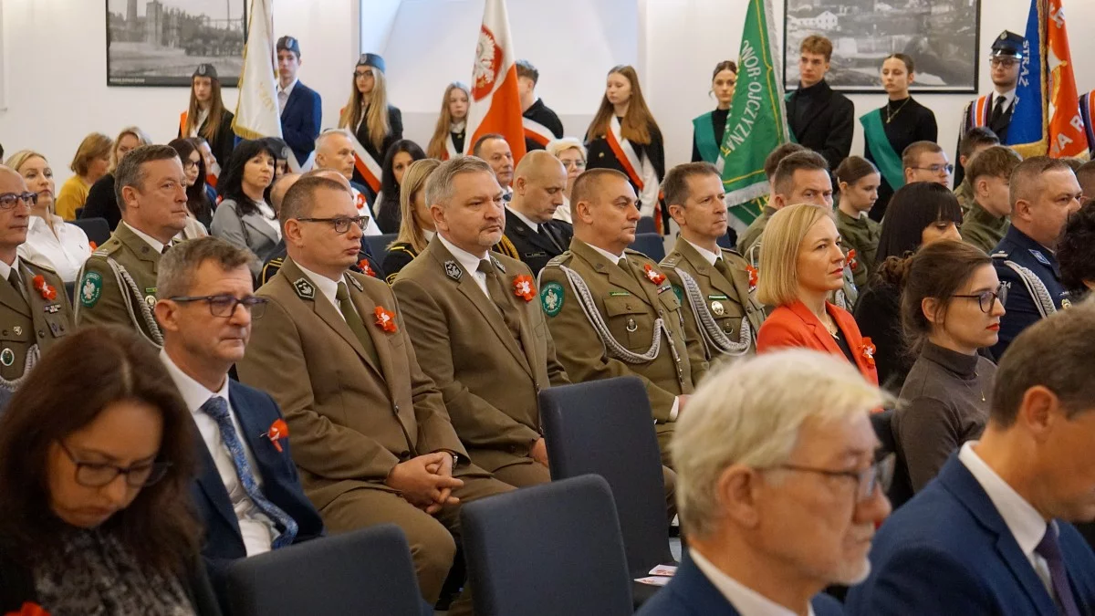 Ustrzyki Dolne świętują Niepodległość. Uroczystości pełne refleksji i pamięci o bohaterach [ZDJĘCIA, WIDEO]