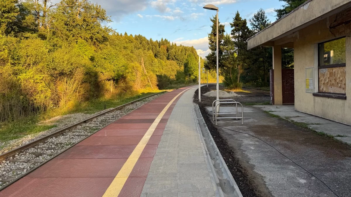 Tak zmieniła się stacja PKP w Jankowcach. Modernizacja z „drugiego obiegu” [ZDJĘCIA]