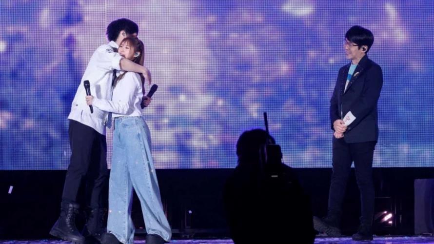 五月天演唱會驚見星二代開嗓 阿信突曝「怪獸進冠佑女兒產房」嚇壞粉絲