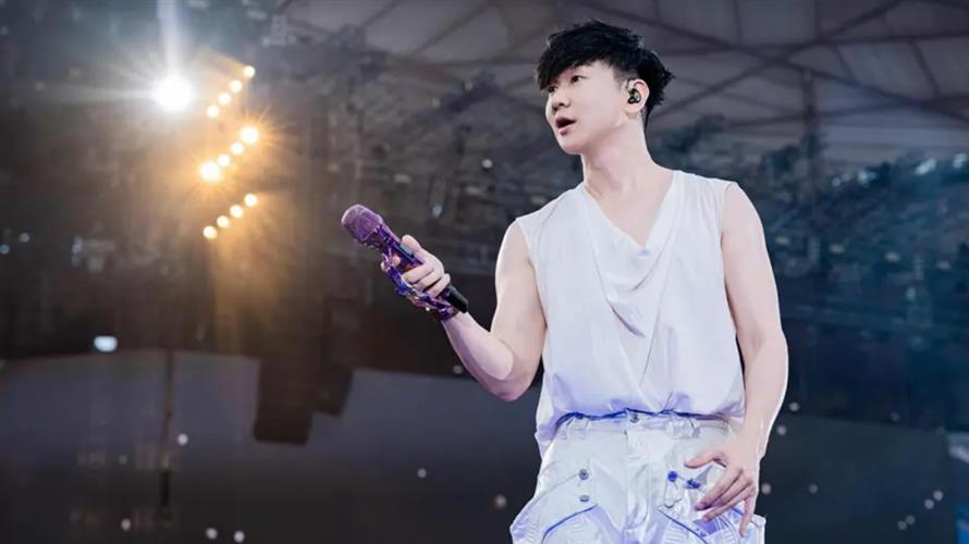 JJ林俊傑認愛七七甜曬全家福 台灣網紅貼臉照曝光怒發文「受夠劈腿的人官宣」