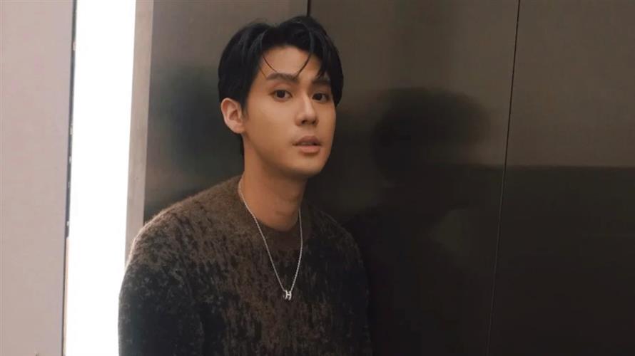 李玉璽新婚後過年做公益 攜手炎亞綸親赴義賣現場寵粉送暖