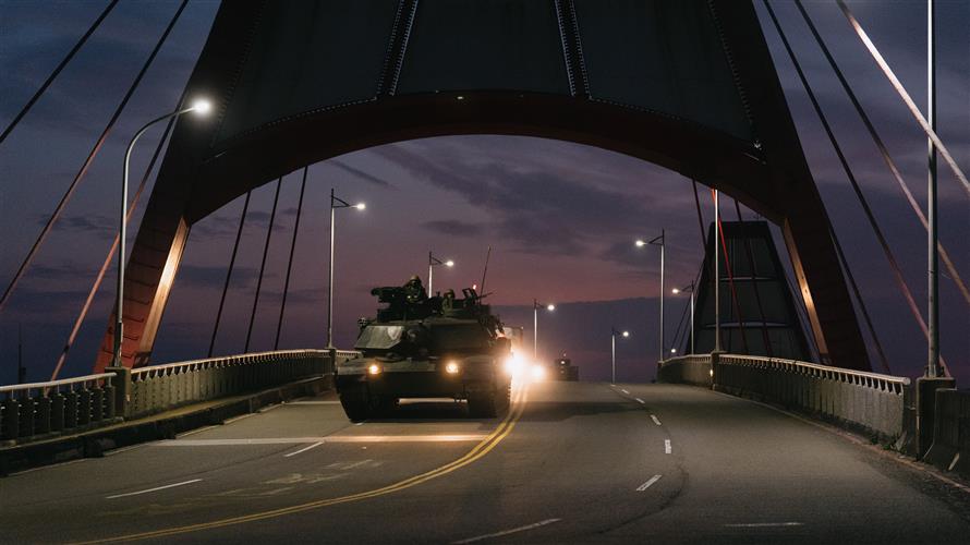 反駁李翔宙台灣橋樑無法承載　陸軍出動M1A2T戰車通過鳳山溪橋、舊港大橋