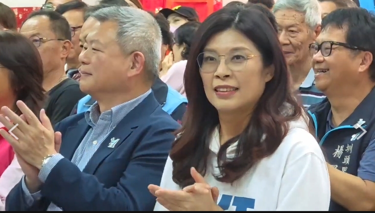 ▲國民黨嘉義市黨部舉辦新春團拜，市長黃敏惠未出席，由副市長林瑞彥（左）代表出席。民眾提供