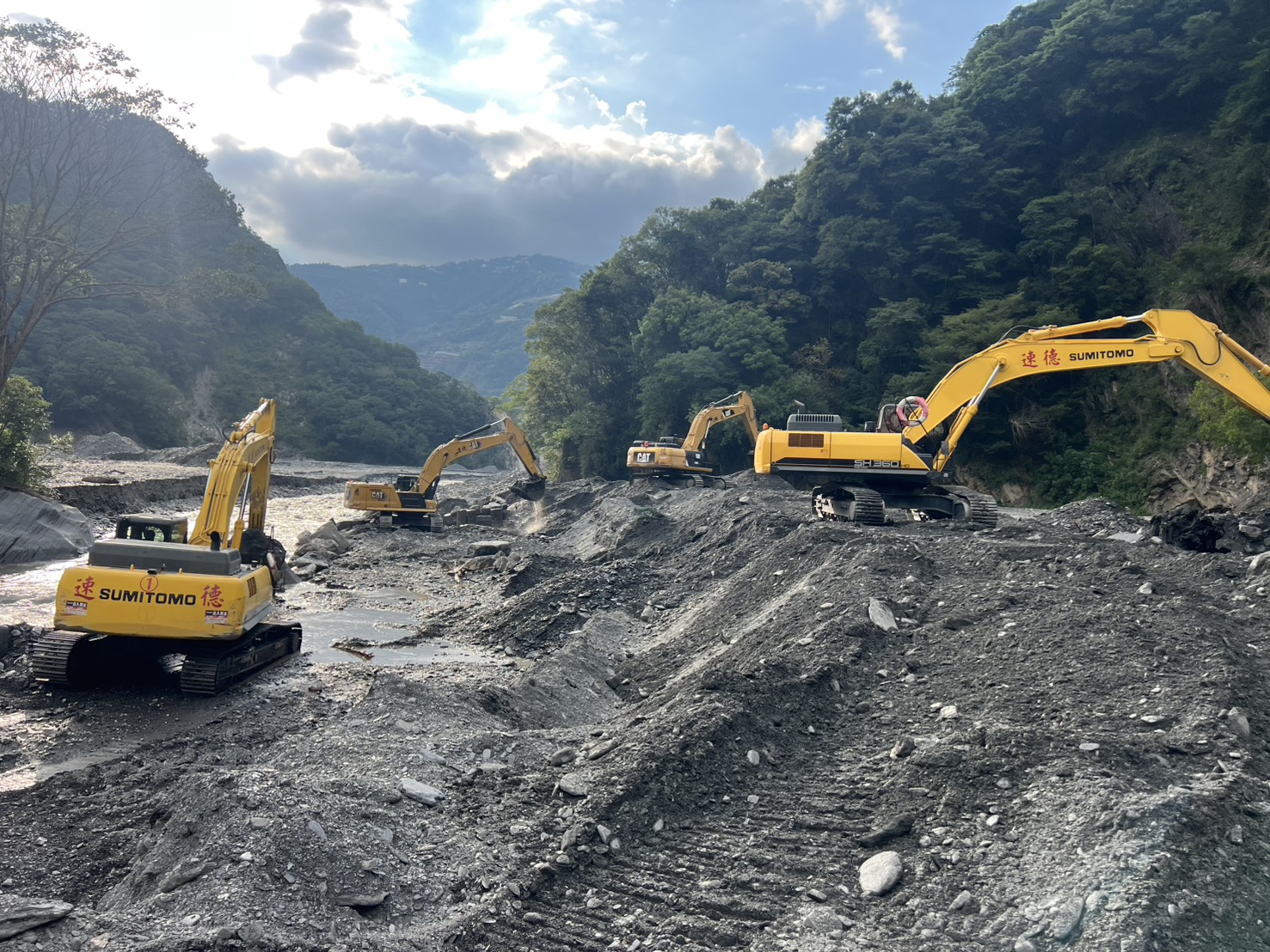 ▲第四河川分署加強巡查河道、水門及抽水設備,提升豪雨期間防洪應變能力。