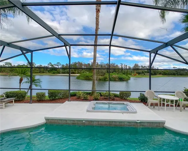 Ellis Rentals: Pool and spa with a lake view