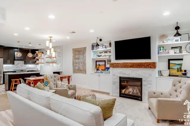 Cheers Town Centre Retreat Norton Commons Luxury Condo: Living room with fireplace and TV