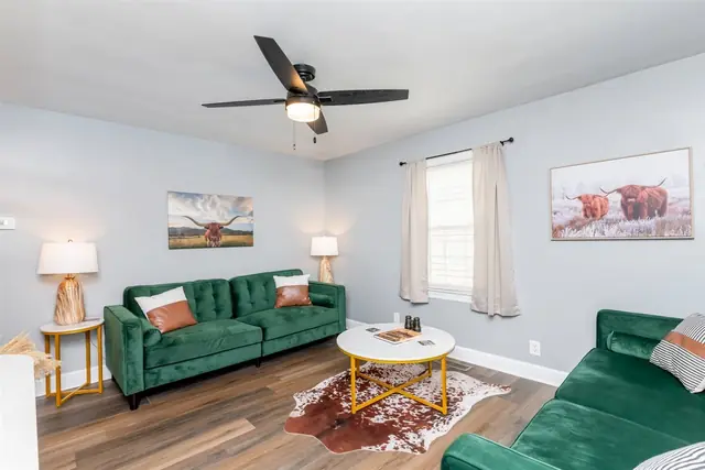 Urban Cottage: Living room with green velvet sofa